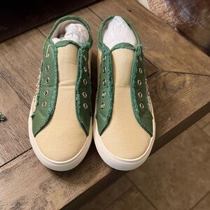 Montana West Green and Cream Women's Shoes